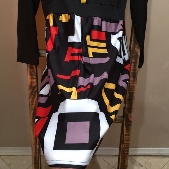 Low cut Dress - Picture 3 of 8